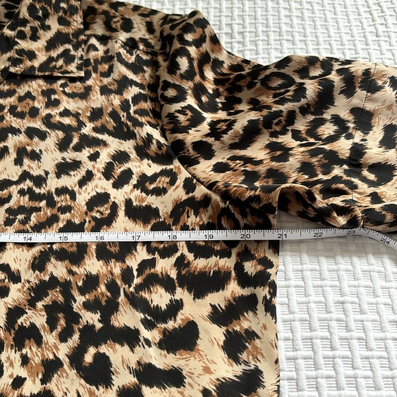 Calvin Klein leopard long chemise with cinch waist. Size M. - Picture 9 of 10